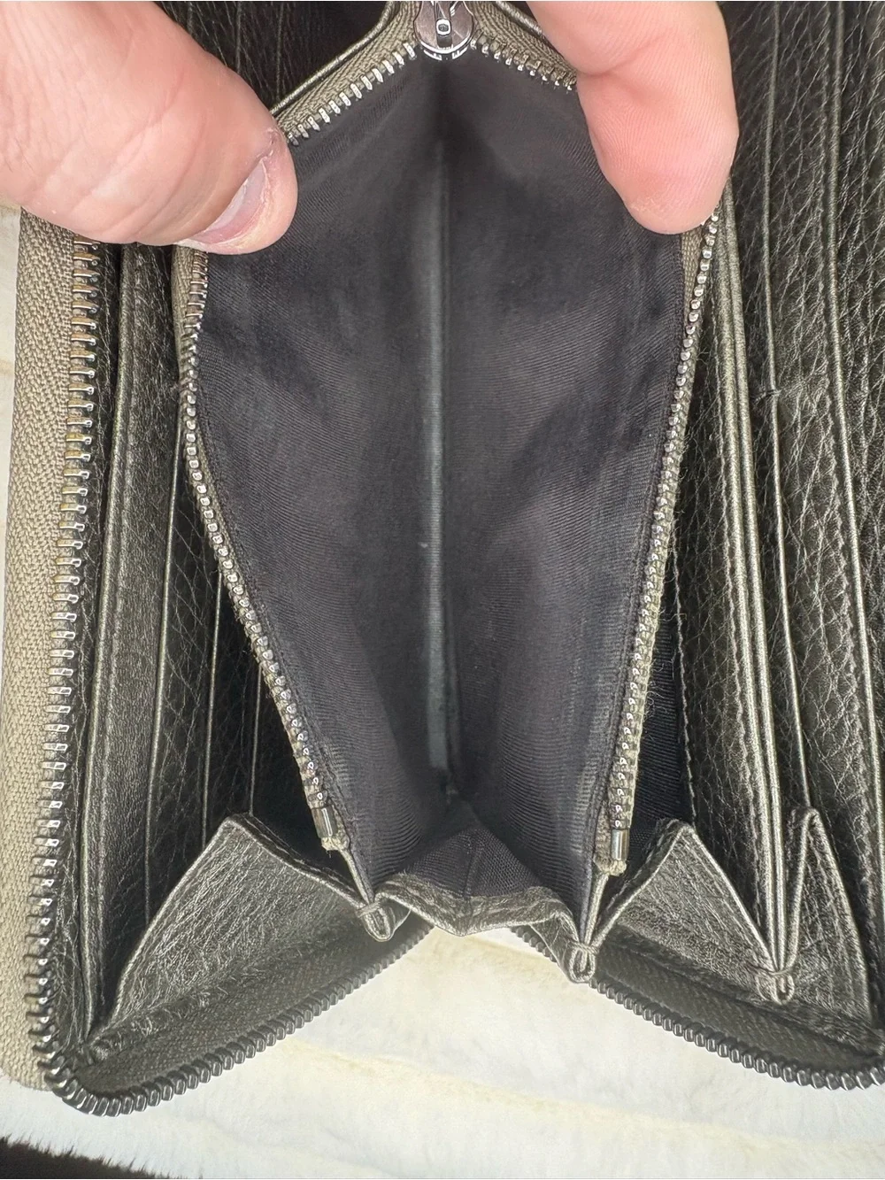Authentic Gucci Soho Metallic Gunmetal Zip Around Wallet GG Tassel Full Set - Picture 12 of 15